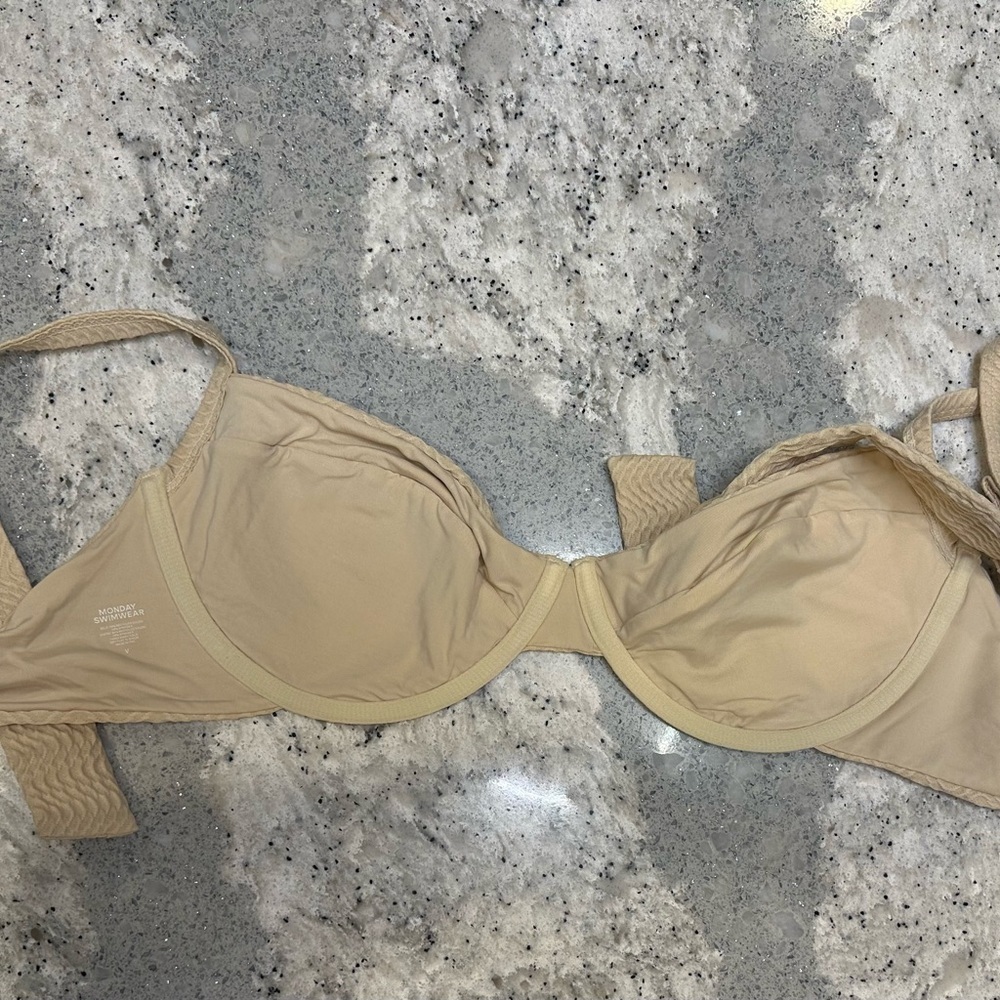 Monday Swimwear Maui Top in Vanilla Chevron Size V - Picture 6 of 7